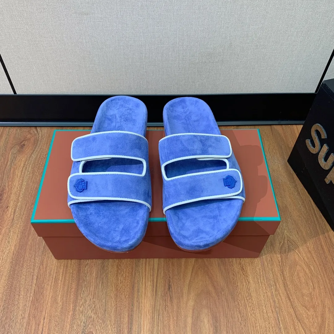 【LP】P:600💰 Size: 39-46 (45.46 can be customized) 【Loro Piana】LP men's slippers. Italian top cashmere is retro, elegant, low-key and luxurious. Both fashionable and practical, the leather is still of the highest quality in the entire network. The upper is silky and smooth. Wear-resistant and highly elastic beef tendon bottom.